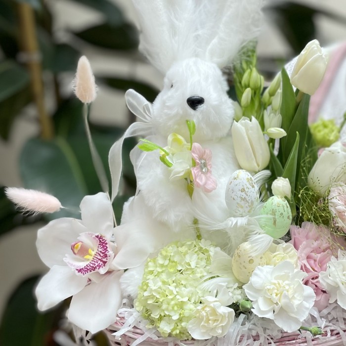 Пасхальная композиция с кроликом