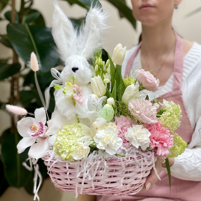 Пасхальная композиция с кроликом