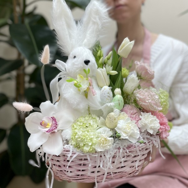 Пасхальная композиция с кроликом