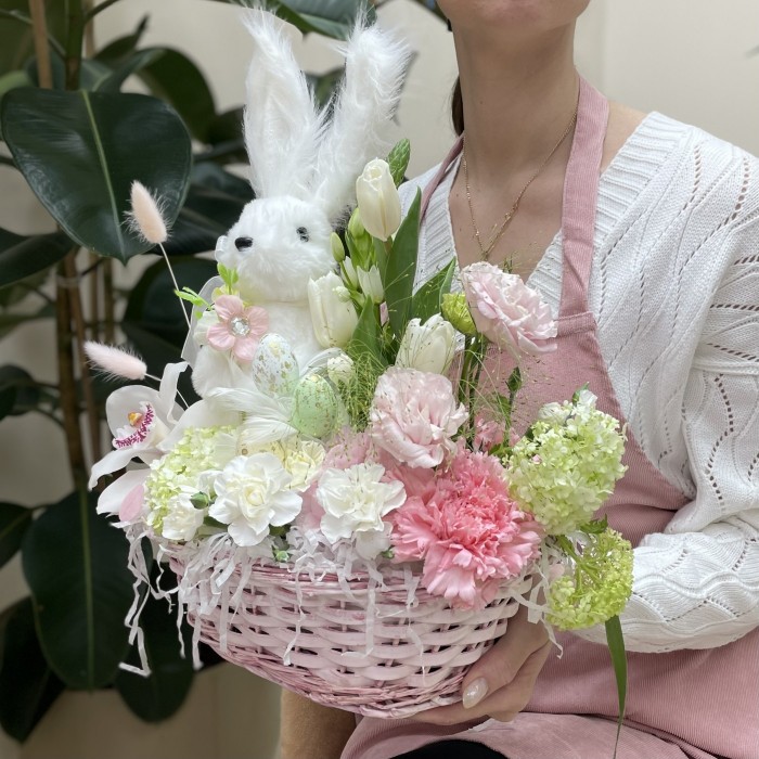 Пасхальная композиция с кроликом