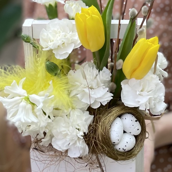Пасхальная композиция в маленьком ящике