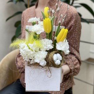 Пасхальная композиция в маленьком ящике