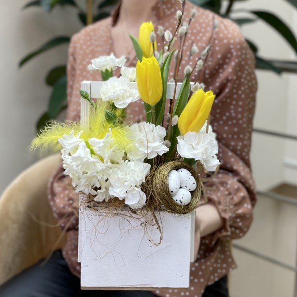 Пасхальная композиция в маленьком ящике