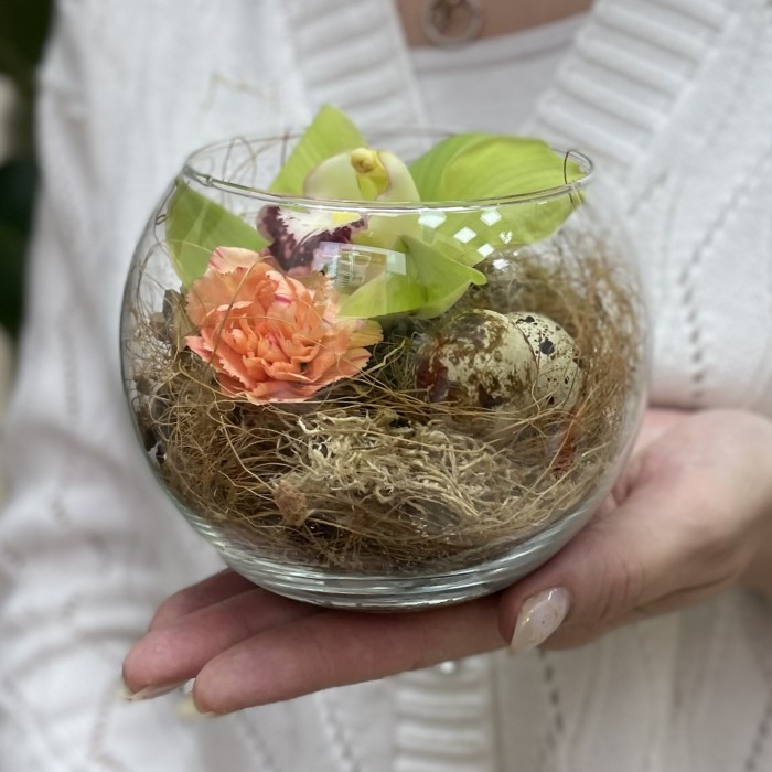 Пасхальная мини-композиция с зелёной орхидеей