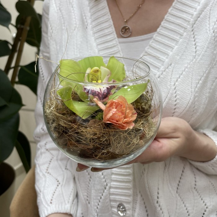 Пасхальная мини-композиция с зелёной орхидеей