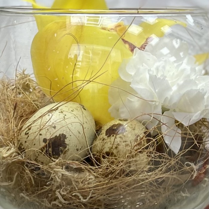 Пасхальная мини-композиция с жёлтой орхидеей