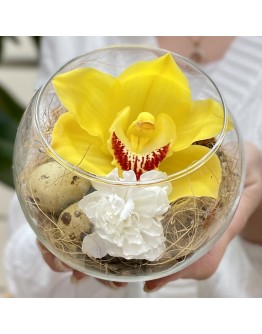 Пасхальная мини-композиция с жёлтой орхидеей