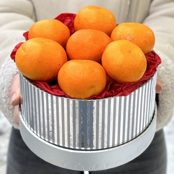 Средняя подарочная коробка с мандаринами