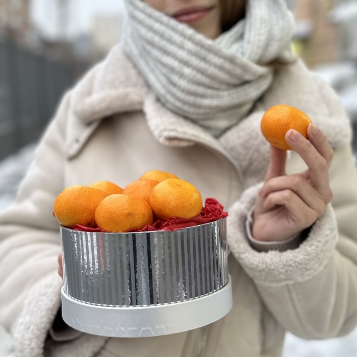 Средняя подарочная коробка с мандаринами