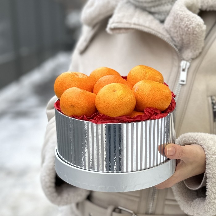 Средняя подарочная коробка с мандаринами