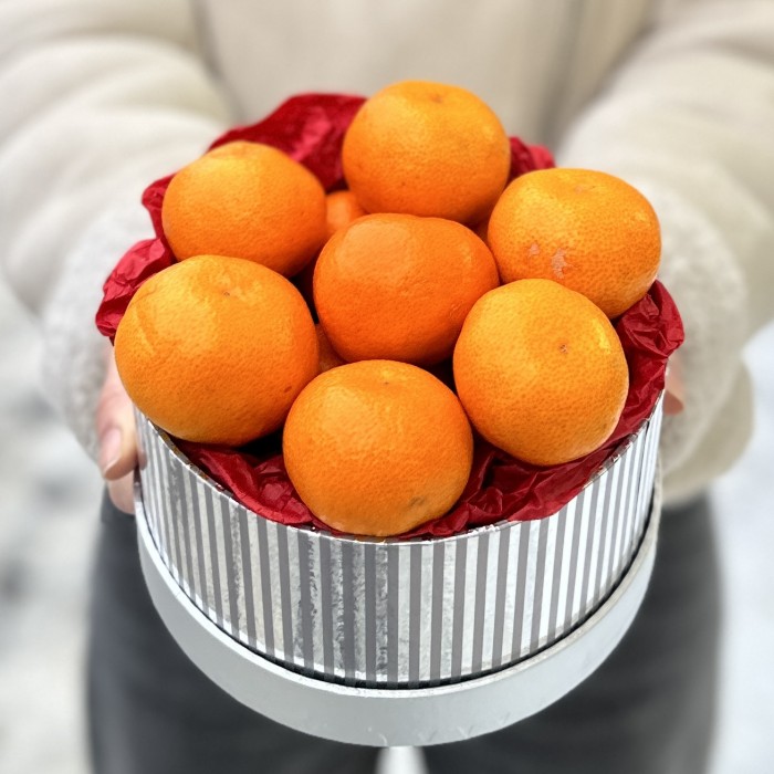 Средняя подарочная коробка с мандаринами
