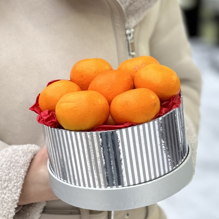 Средняя подарочная коробка с мандаринами