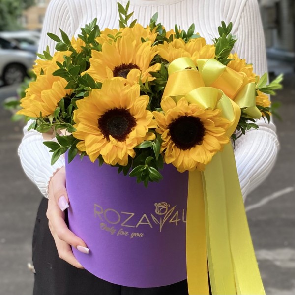 11 подсолнухов в коробке