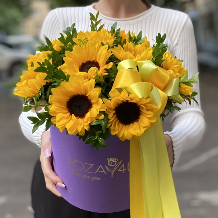 11 подсолнухов в коробке