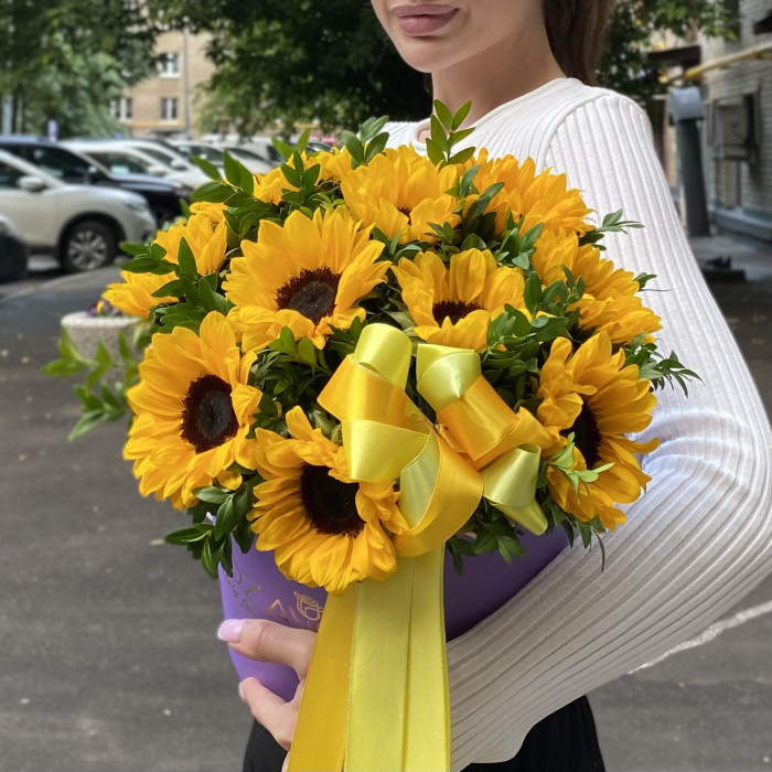 11 подсолнухов в коробке