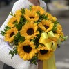 11 подсолнухов в коробке