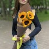 Букет из трёх подсолнухов