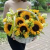 Подсолнухи в корзине
