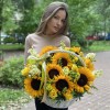 Подсолнухи в корзине