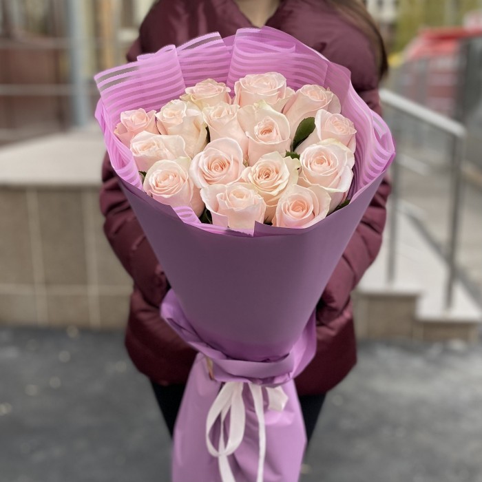15 высоких розовых роз Помароса
