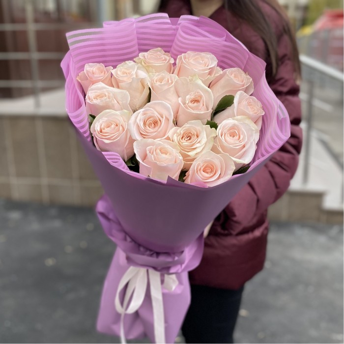 15 высоких розовых роз Помароса