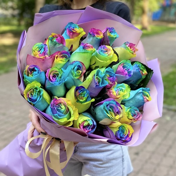 Букет из 25 радужных роз