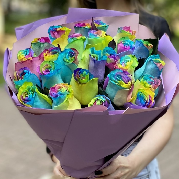 Букет из 25 радужных роз