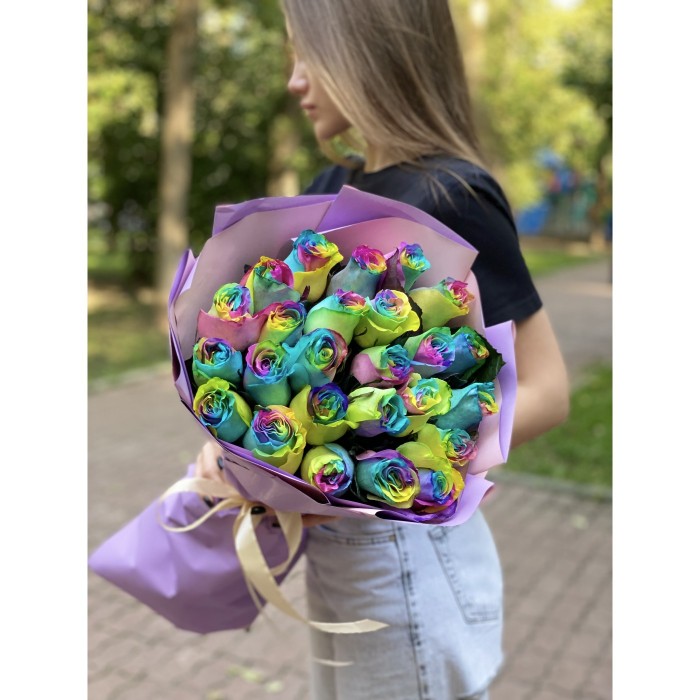 Букет из 25 радужных роз