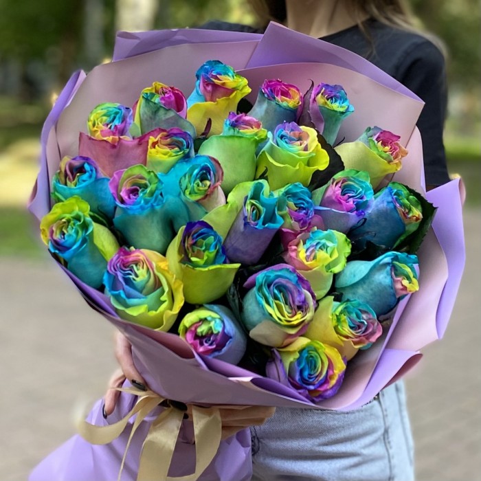 Букет из 25 радужных роз