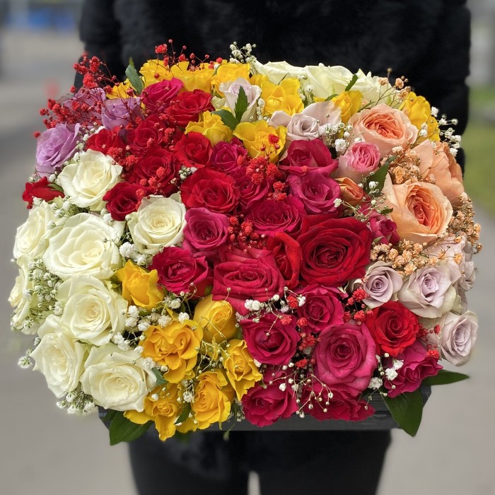 Радужная поляна из роз