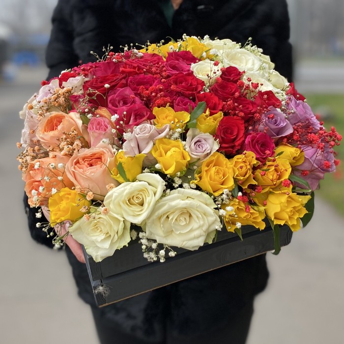 Радужная поляна из роз