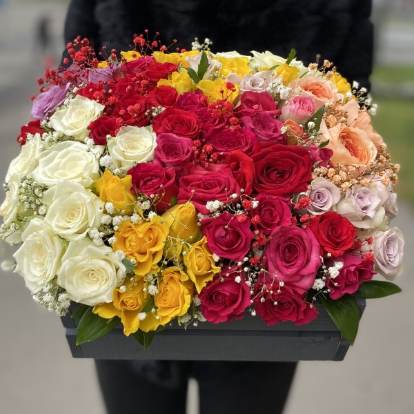 Радужная поляна из роз