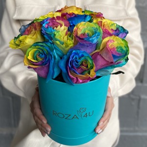 11 радужных роз в коробке