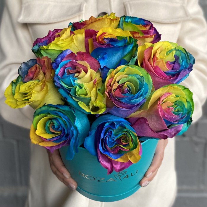 11 радужных роз в коробке