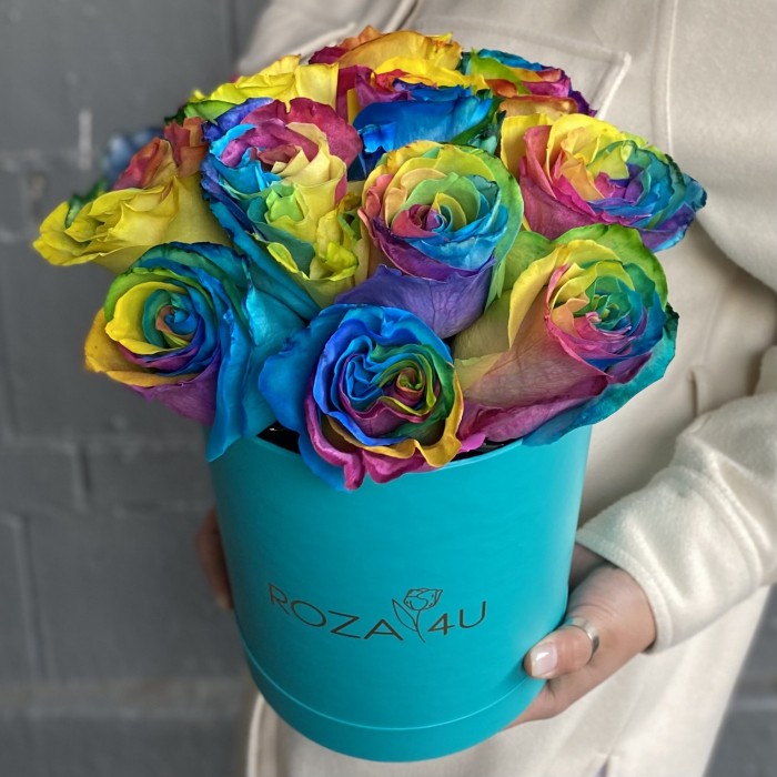 11 радужных роз в коробке