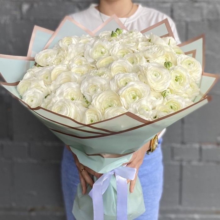 101 белый ранункулюс