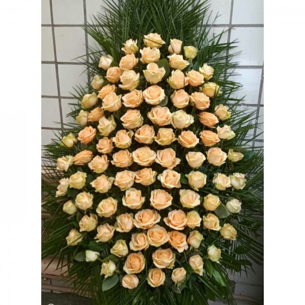 Ритуальный венок из живых цветов 130 см. № 54
