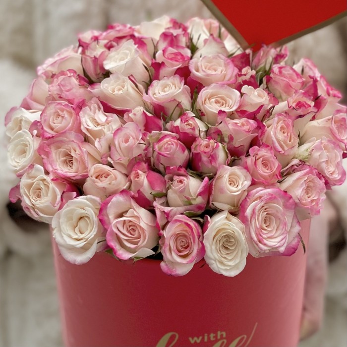 Кустовые розы Reflex в коробке