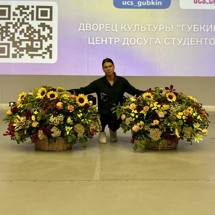 Большая корзина с цветами