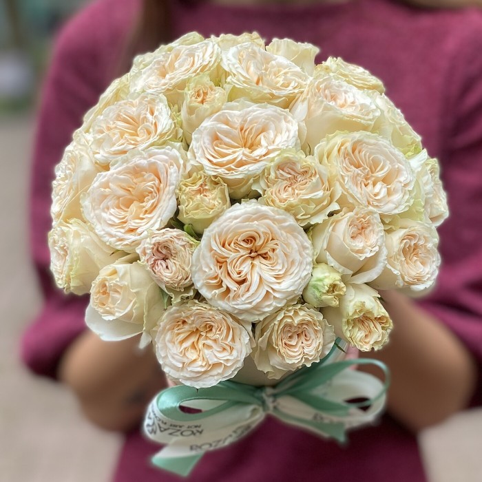 Пионовидные розы Саммер в коробке