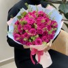 15 кустовых малиновых роз Глория с гринбелом