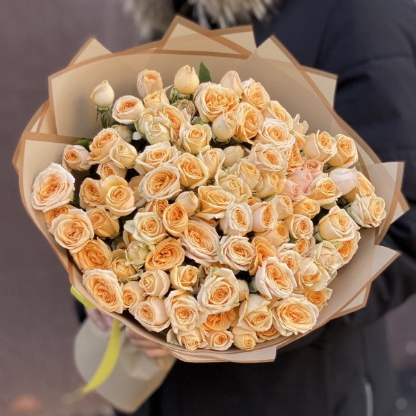 25 кремовых кустовых роз Тринити 40см