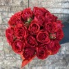 Пионовидные красные розы в коробке