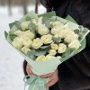 15 кустовых роз Сноу Бабл с эвкалиптом