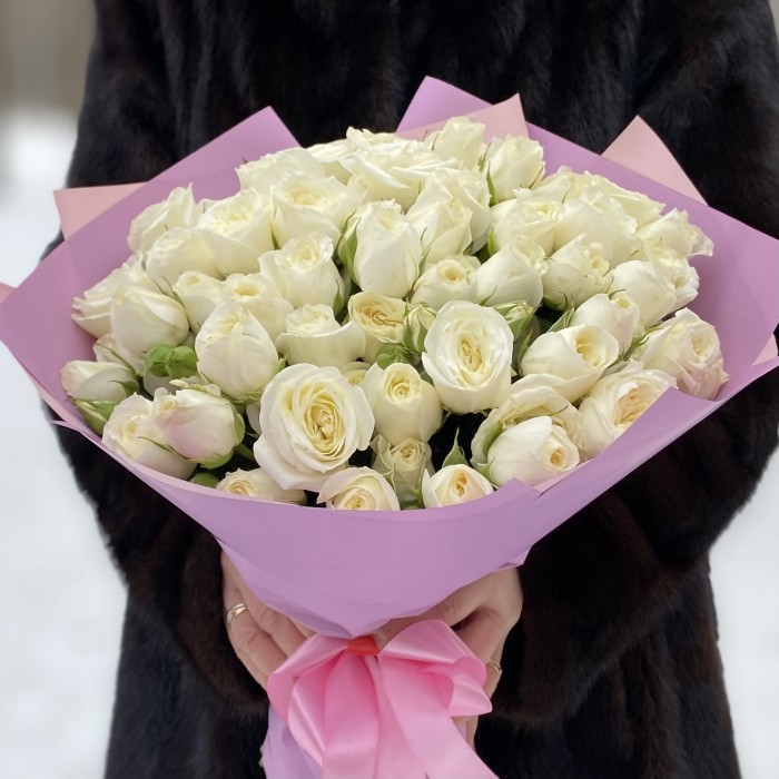 25 кустовых роз сорта Сноу Бабл 40см