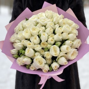 25 кустовых роз сорта Сноу Бабл 50 см