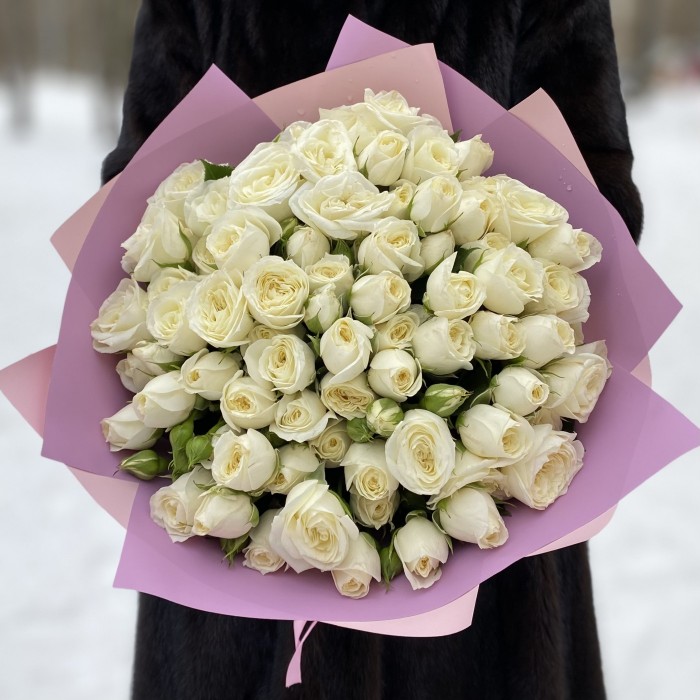 25 кустовых роз сорта Сноу Бабл 40см