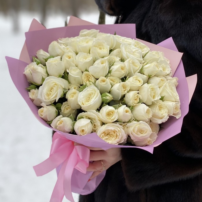 25 кустовых роз сорта Сноу Бабл 40см