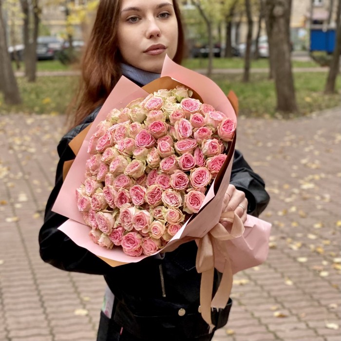 Букет из 25 кустовых роз Babby Follies