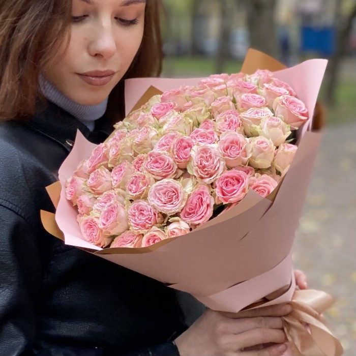 Букет из 25 кустовых роз Babby Follies